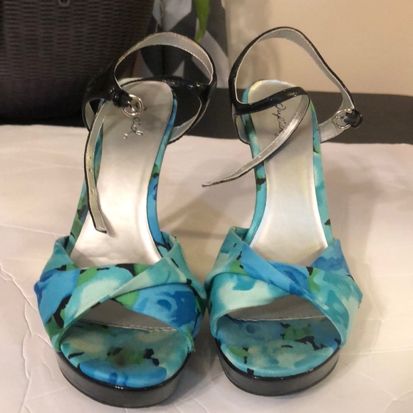 Qupid blue flower platform high heels - Picture 1 of 6